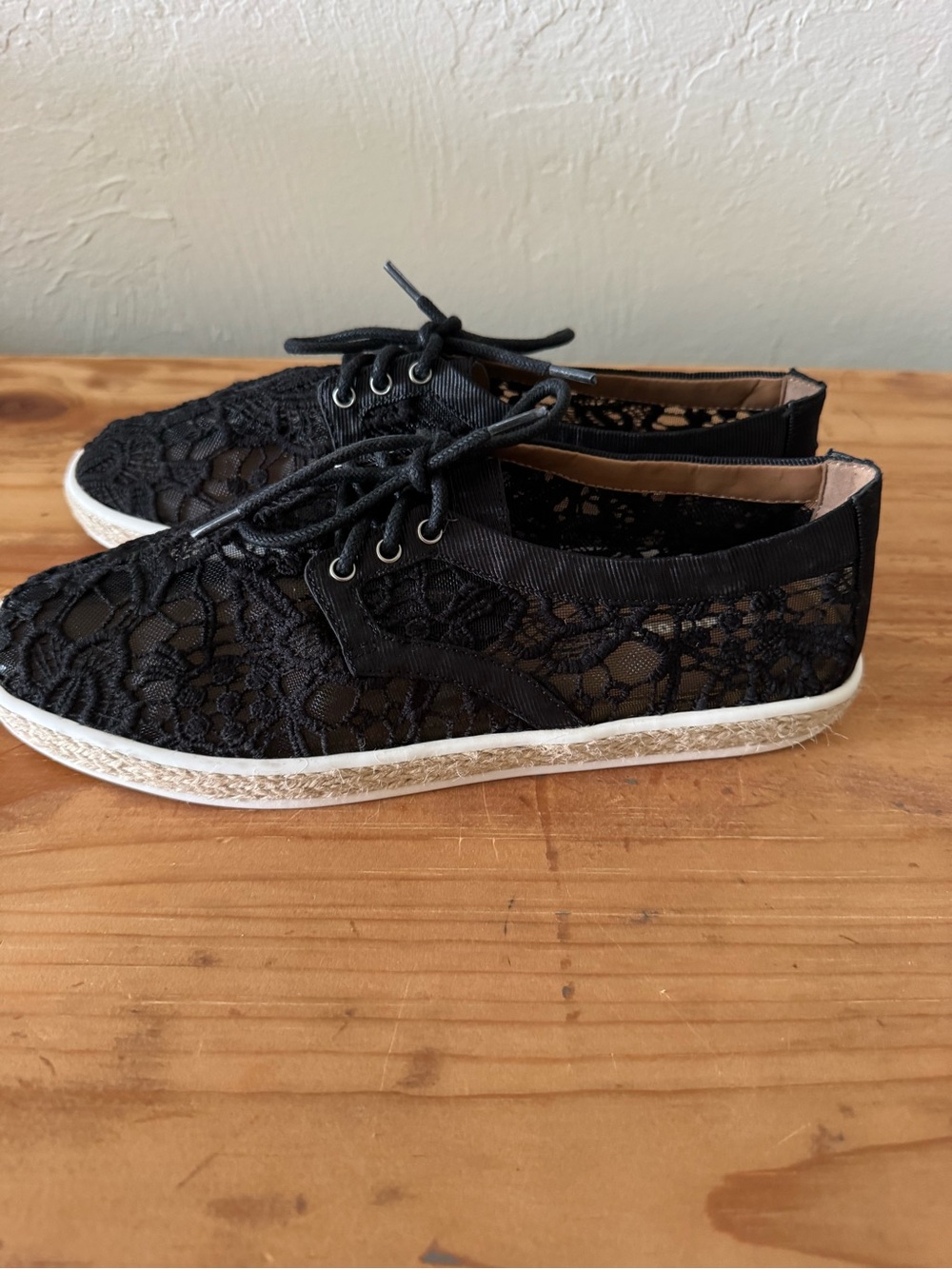 Brand new AEROSOLES Black Lace-Up Lace Sneakers